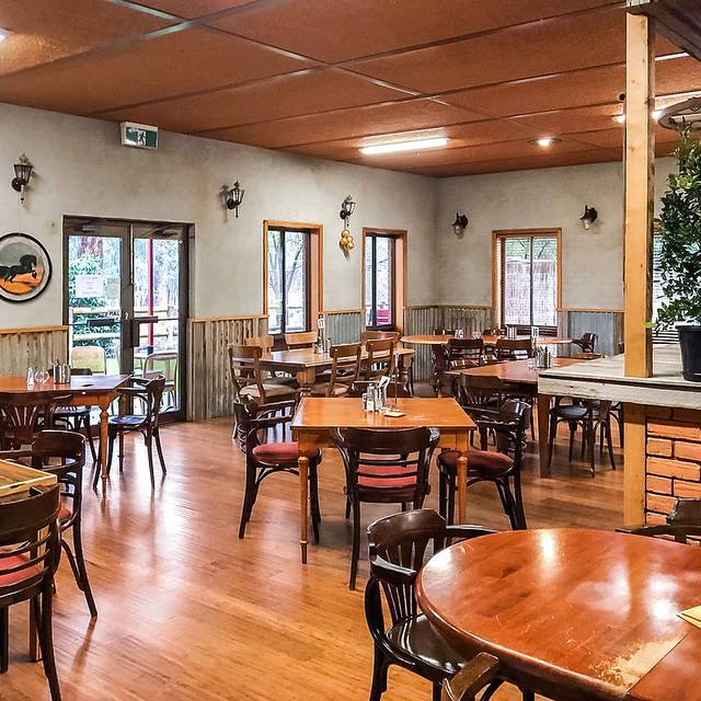 Hungry Horse Hotel