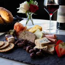 photo de restaurant la belle vie kitchen