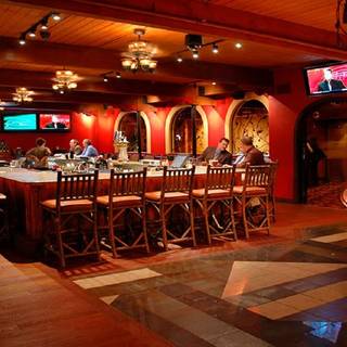 10 Restaurants Near Great Wolf Lodge Wisconsin Dells Opentable Kilbourn City Grill
