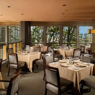 10 Restaurants Near Coligny Beach Opentable Hh Prime