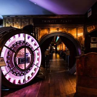 10 Restaurants Near Wall Street Opentable Trinity Place Bar Restaurant