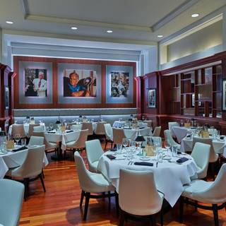 82 Restaurants Near Walt Disney World Opentable Shula S Steak House Walt Disney World Dolphin Resort