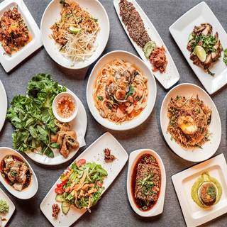 19 Restaurants Near Paramount Theatre Opentable Dragonfish Asian Cafe