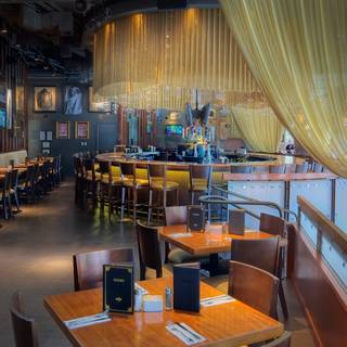10 Restaurants Near American Airlines Arena Opentable Hard Rock Cafe Dallas