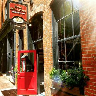 10 Restaurants Near Courtyard By Marriott Richmond Downtown Opentable Quick View