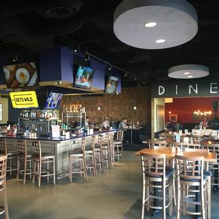 10 Restaurants Near Wingate By Wyndham St Charles Opentable Walnut Grill O Fallon