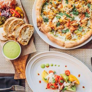 10 Restaurants Near Staples Center Opentable Wolfgang Puck Bar Grill La Live
