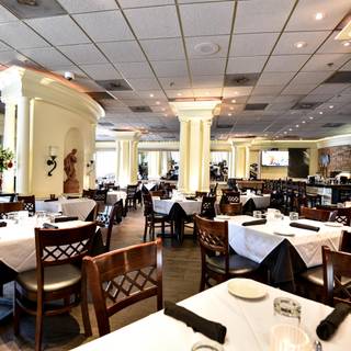 41 Restaurants Near Discover Mills Opentable Luciano S Sugarloaf