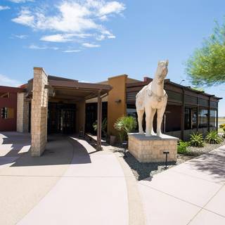 10 Restaurants Near Wigwam Golf Resort Opentable P F Chang S Goodyear