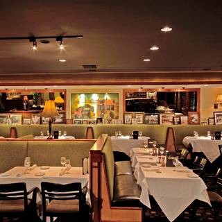 19 Restaurants Near Pasadena Playhouse Opentable Smitty S Grill
