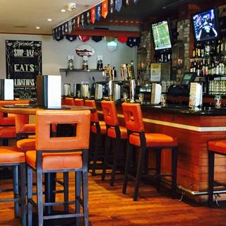 10 Restaurants Near Denver Airport Marriott At Gateway Park Opentable Tower Tap Grill