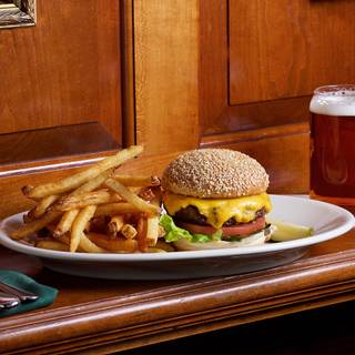 10 Restaurants Near Verizon Center Opentable Clyde S Of Gallery Place