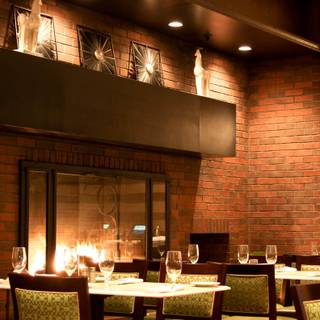 60 Restaurants Near Doubletree By Hilton Chicago O Hare Airport Liberty Tavern