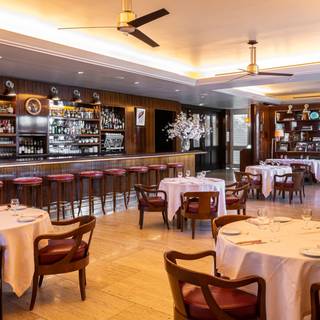 10 Restaurants Near Beverly Hills Marriott Opentable Mr C Beverly Hills