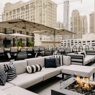 56 Restaurants Near Intercontinental Hotel Chicago Opentable Upstairs At The Gwen