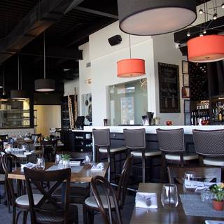 33 Restaurants Near Seaway Mall Opentable Taris On The Water