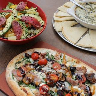 10 Restaurants Near The Mercato Opentable Naples Flatbread Wine Bar Mercato