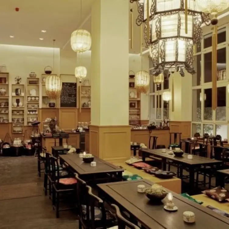 Chén Chè, Berlin, BE