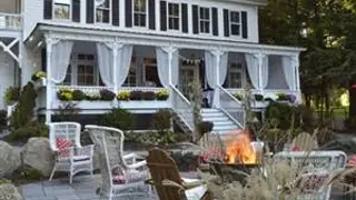 Foto von The Chateau on the Lake Restaurant