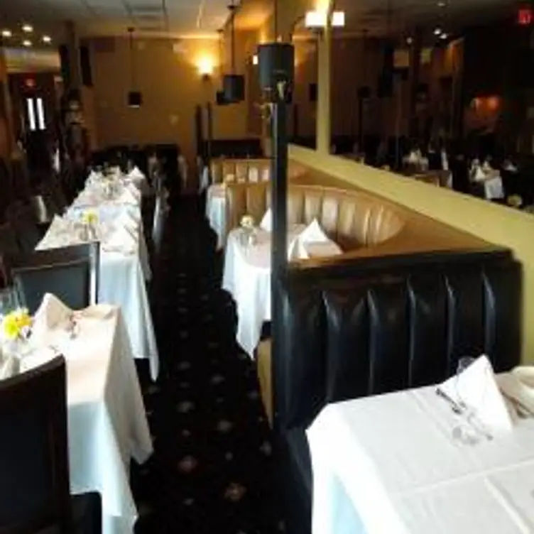Essy's Carriage House, Arlington, VA