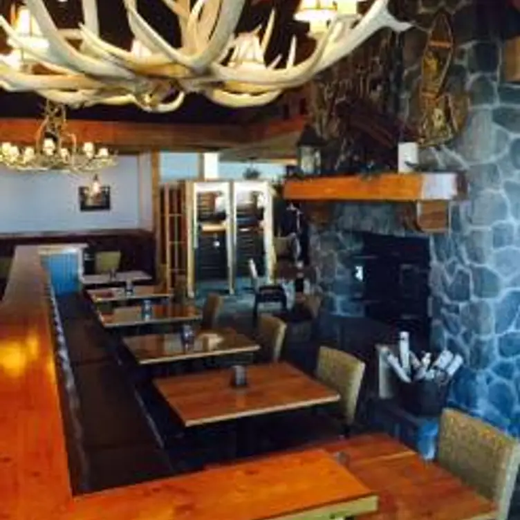 Canoe Restaurant Bedford, Bedford, NH