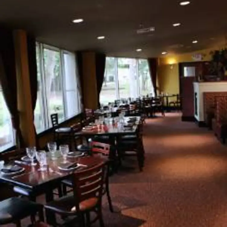 Vito's By the Water - Permanently Closed, Windsor, CT