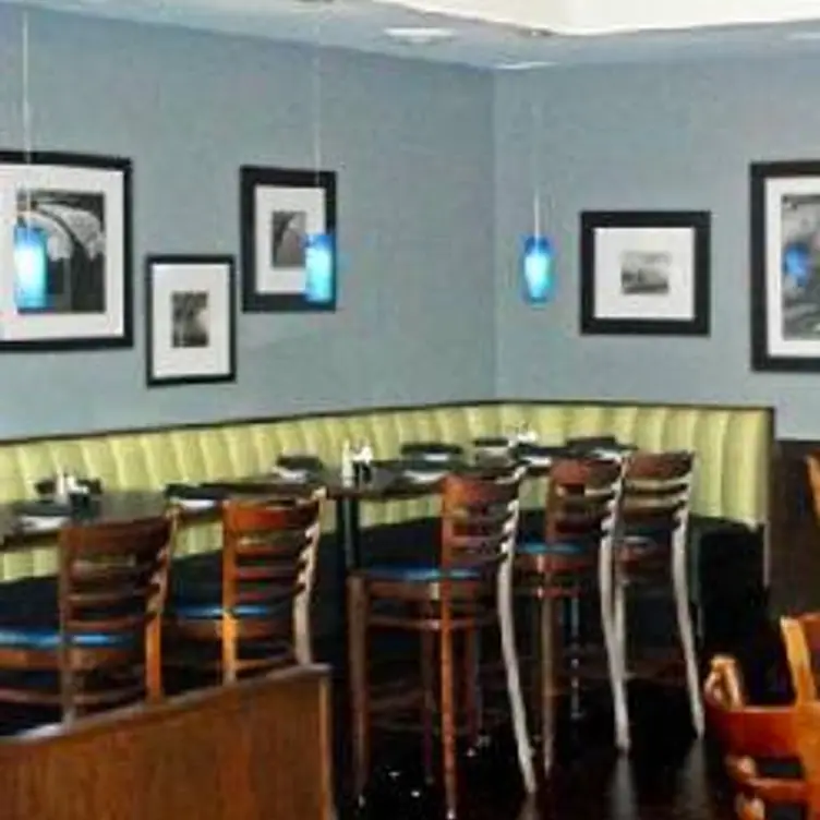 Grille No. 43 - Permanently Closed, Lake Bluff, IL