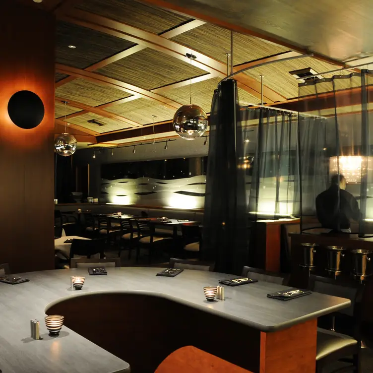 PEARL Bar & Dining, Bellevue, WA