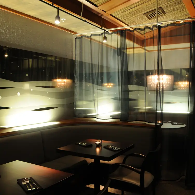 PEARL Bar & Dining, Bellevue, WA