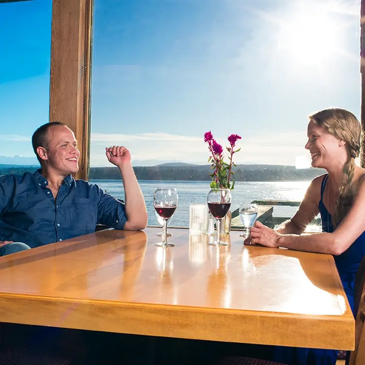 Oceanfront Dining - April Point Resort & Spa, Quadra Island, BC