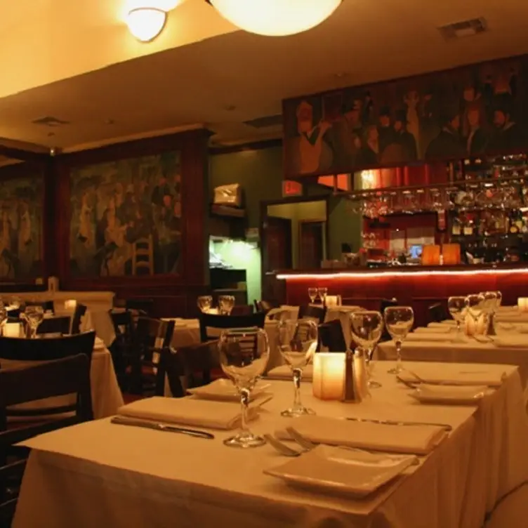 Le Petit Restaurant, Sherman Oaks, CA