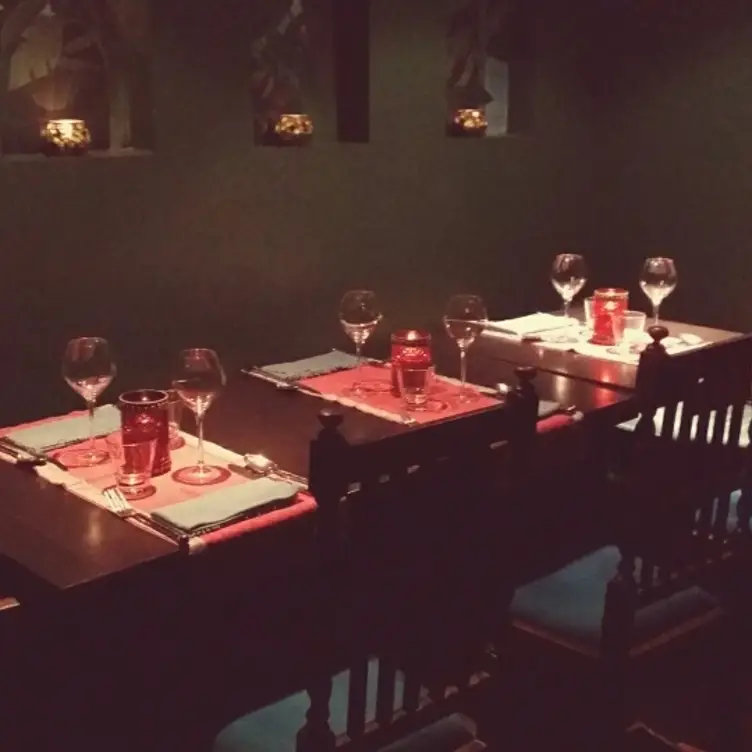 Champor Champor, London, 