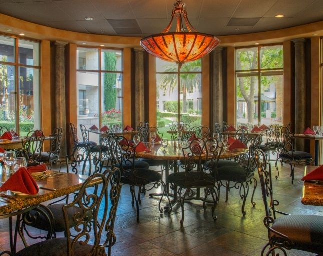 Vito's Trattoria interior