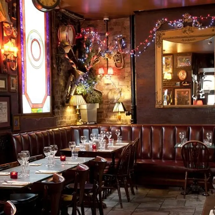 Whiski Bar & Restaurant, Edinburgh, 