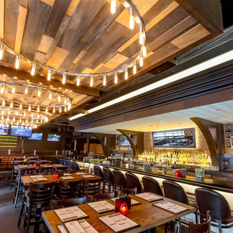 State & Main Kitchen + Bar - Calgary - 8th Ave, Calgary, AB