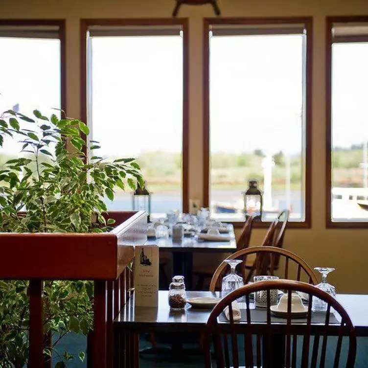 Benetti's Italian Restaurant - Permanently Closed, Coos Bay, OR