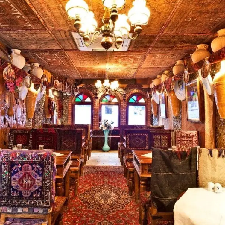 Behesht, London, 