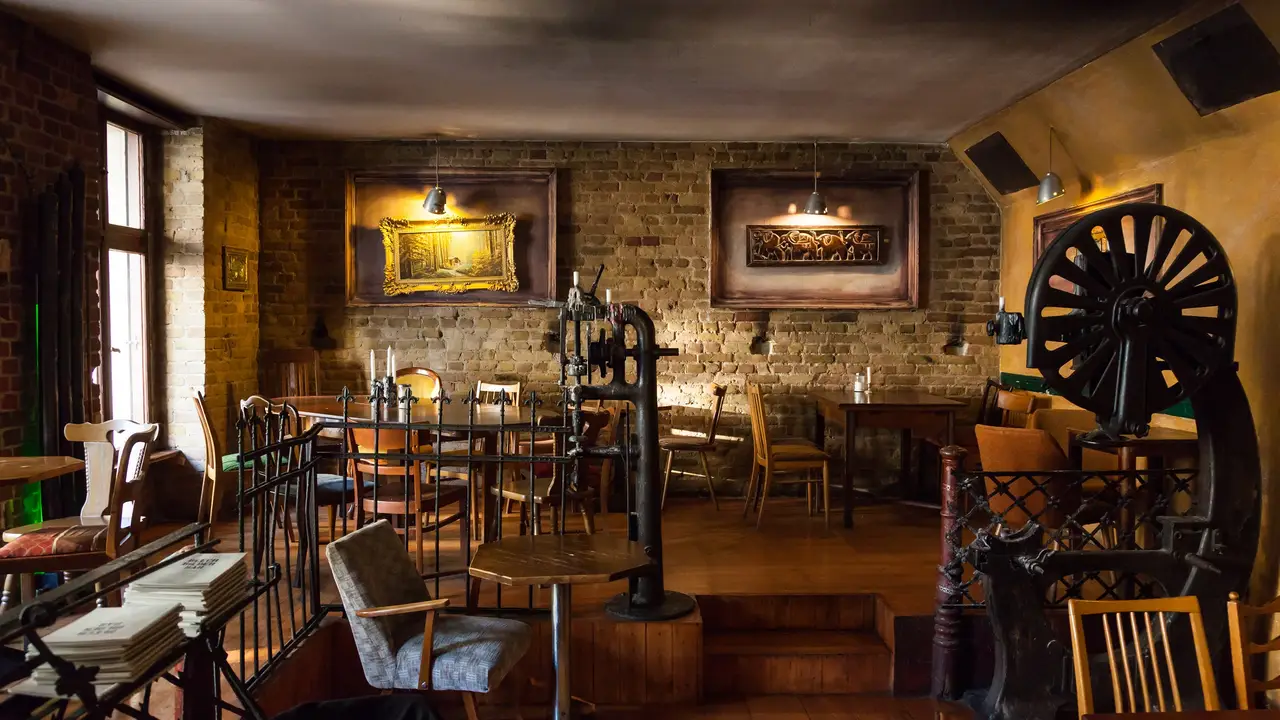 Blech Bilder Bar, Berlin, BE