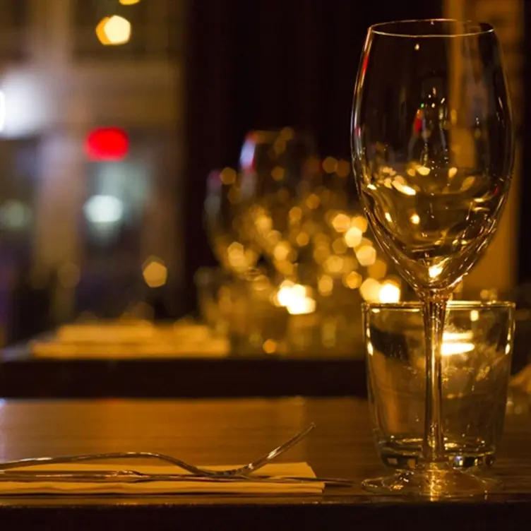 Monsieur Resto + Bar - Permanently Closed QC Montréal