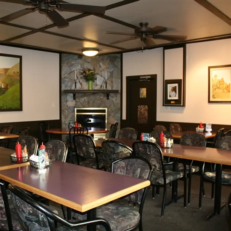 Barb & Ernie's Old Country Inn, Edmonton, AB