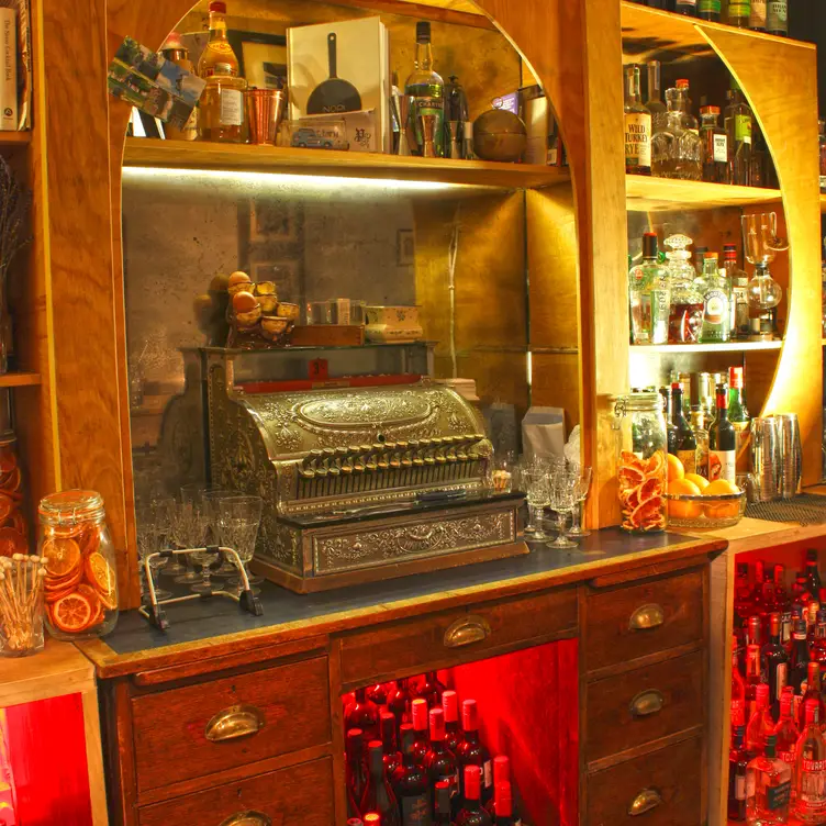 18 Victory Mansion, London, 