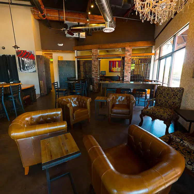 House of Oliver Restaurant & Wine Lounge, Roseville, CA