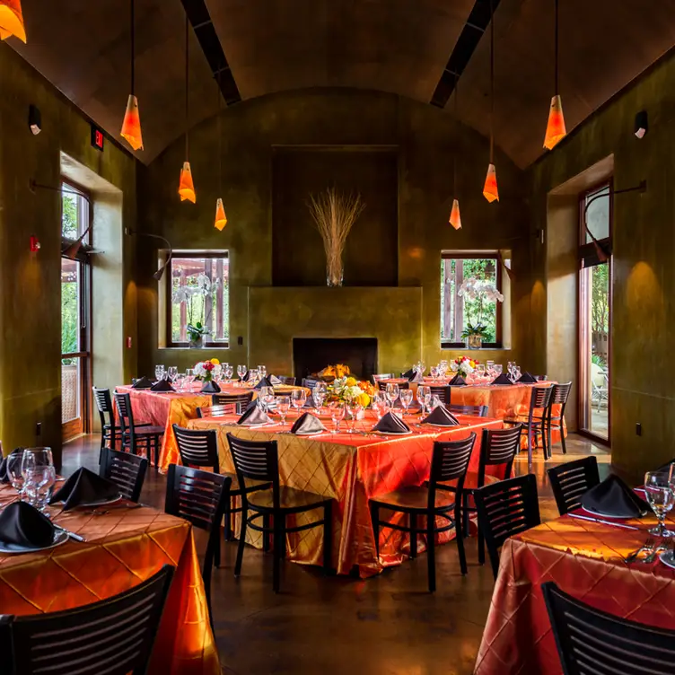 Sun Room - Paesanos - 1604, San Antonio, TX