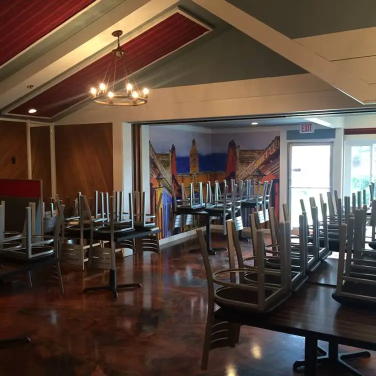 Interior - Salsa Fresh - Permanently Closed，UTSalt Lake City