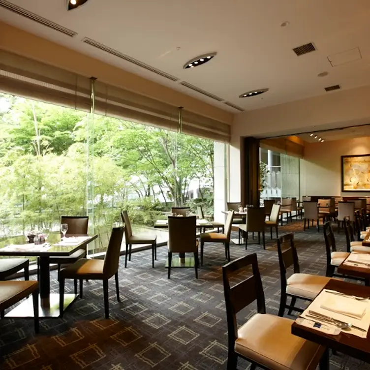Super Buffet Glass Court - Keio Plaza Hotel, Shinjuku-ku, Tokyo