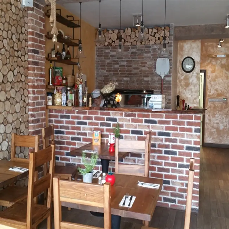 Pomodoro Rosso，London