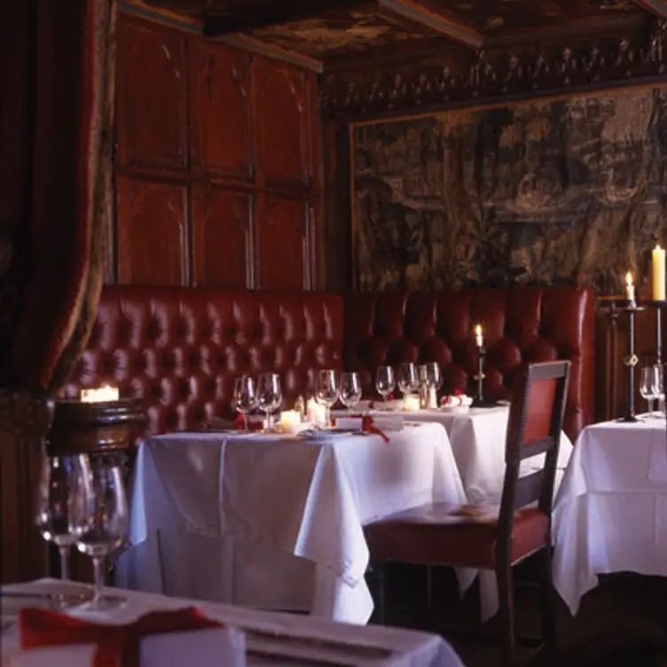W - W - Witchery by the Castle, Edinburgh, 