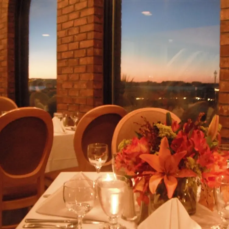 Bayview Restaurant at Harbourtowne Resort and Conference Center - Temporarily Closed, Saint Michaels, MD