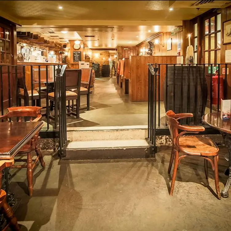 Champ-charlie Main - Champagne Charlies, London, 
