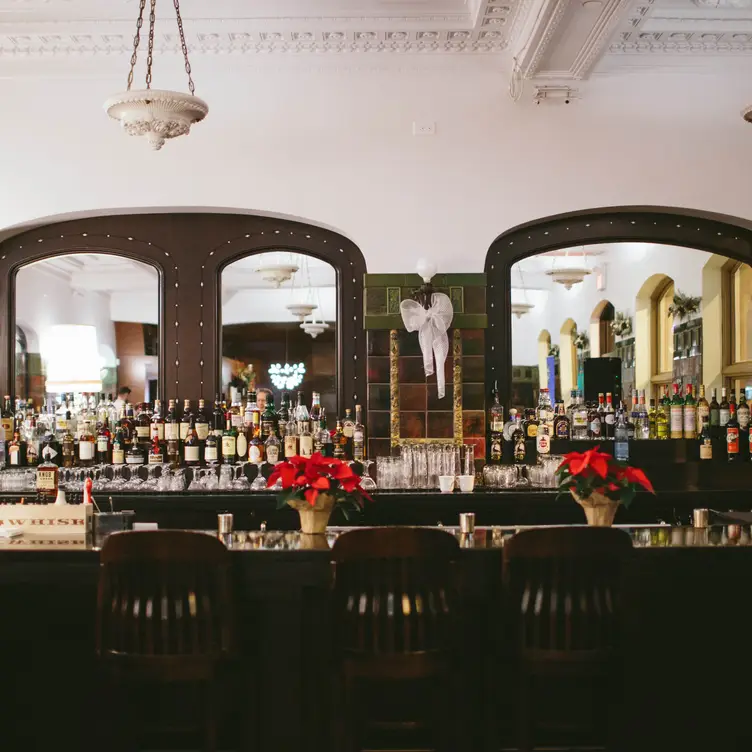 Alberta Hotel Bar + Kitchen, Edmonton, AB